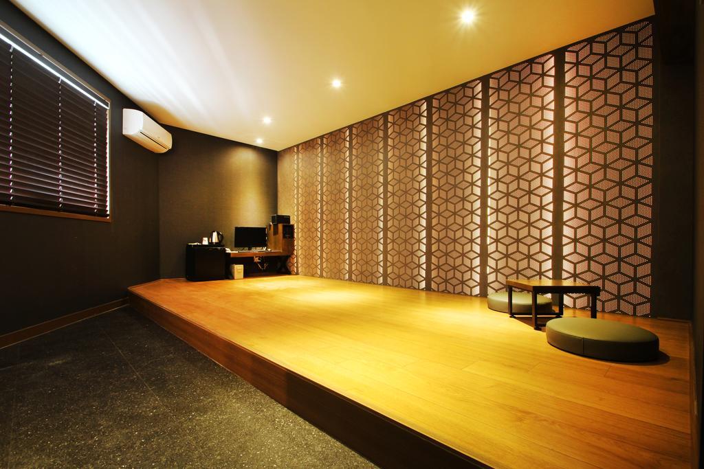 17Th Hotel Yeonje Exteriör bild