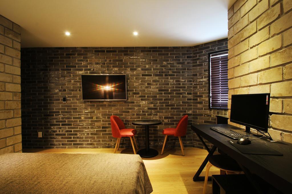 17Th Hotel Yeonje Exteriör bild