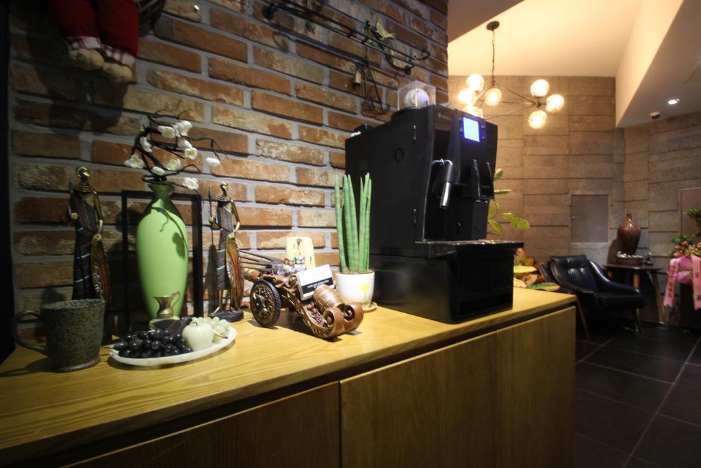 17Th Hotel Yeonje Exteriör bild