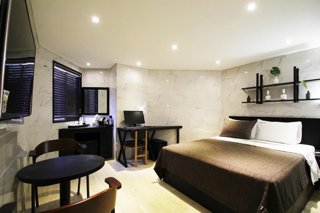 17Th Hotel Yeonje Exteriör bild