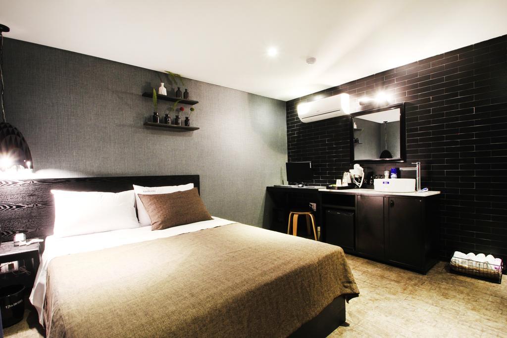 17Th Hotel Yeonje Exteriör bild
