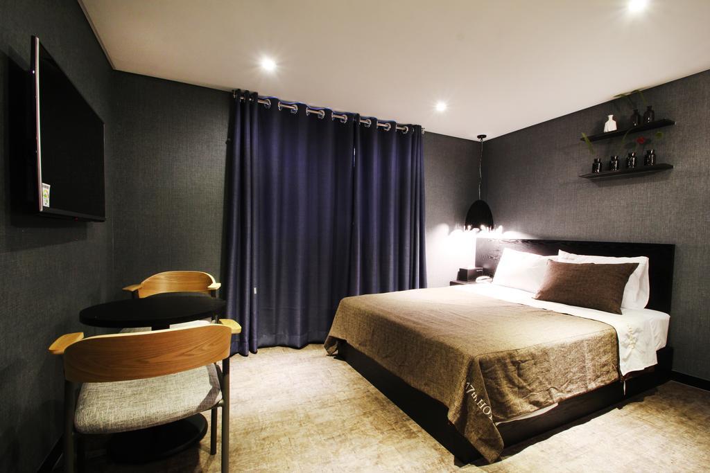 17Th Hotel Yeonje Exteriör bild