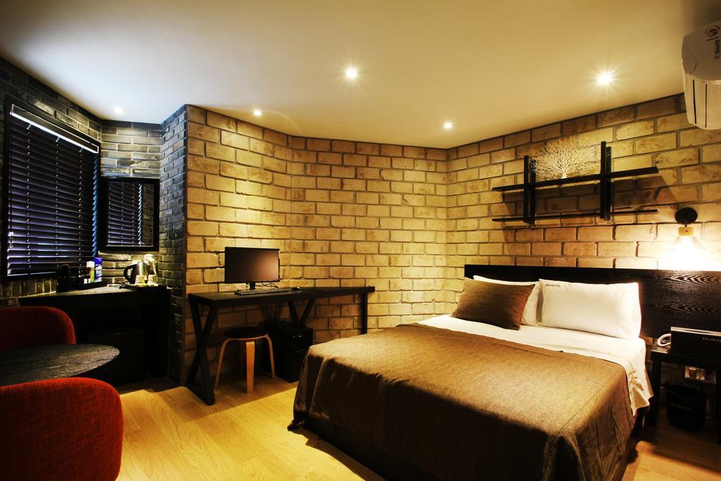 17Th Hotel Yeonje Exteriör bild