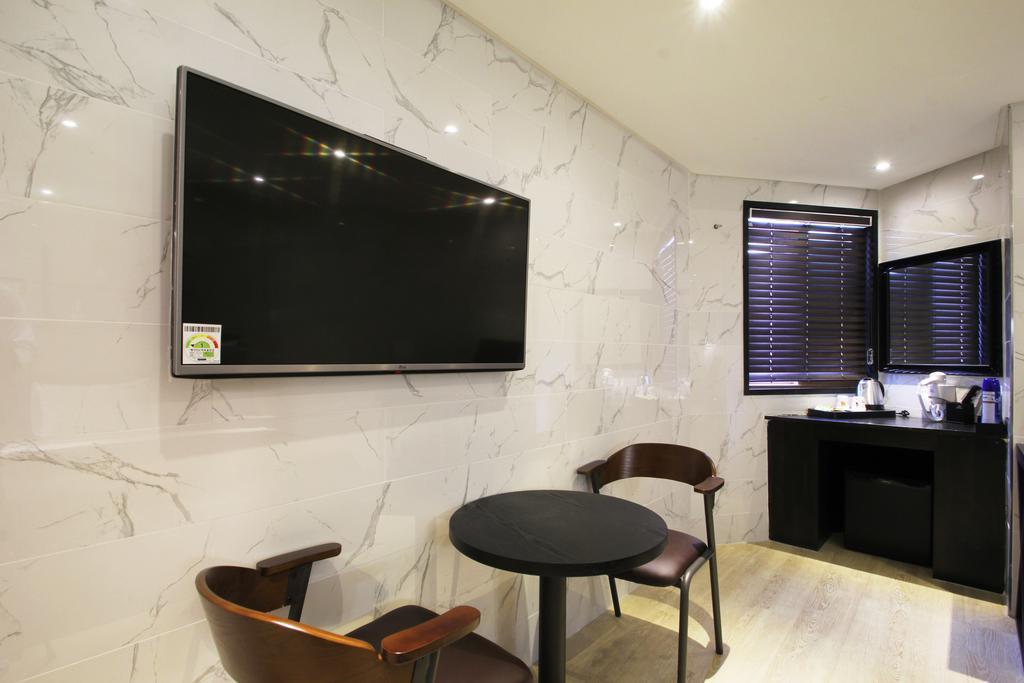 17Th Hotel Yeonje Exteriör bild