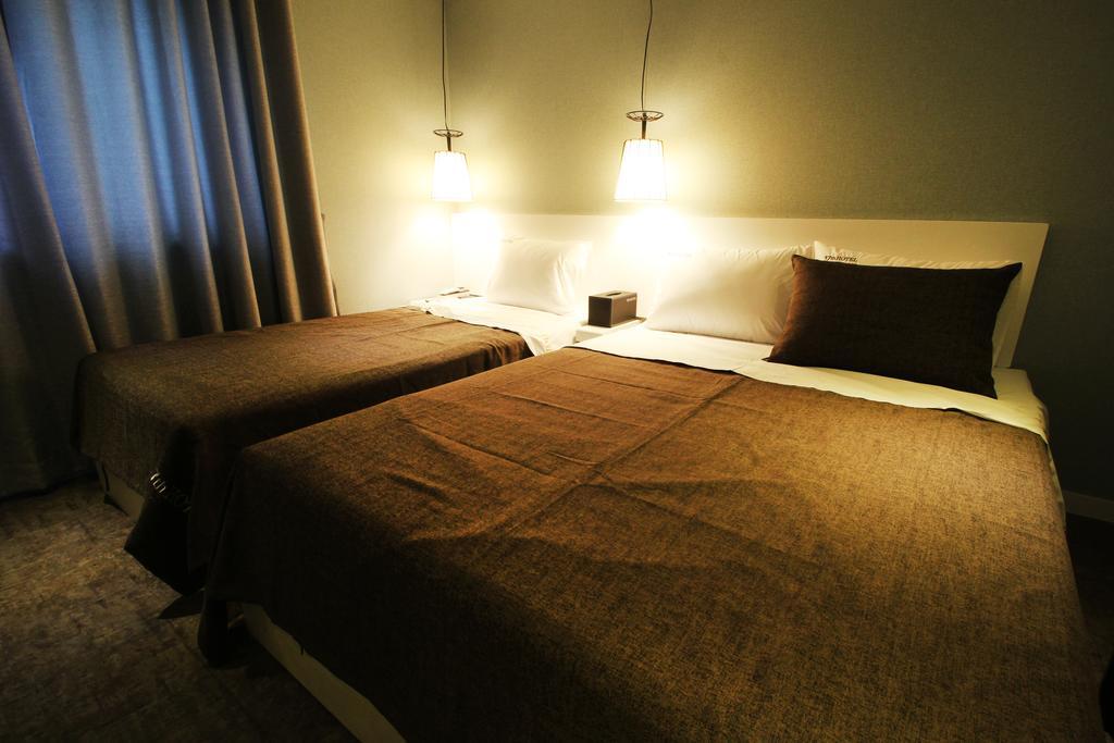 17Th Hotel Yeonje Exteriör bild