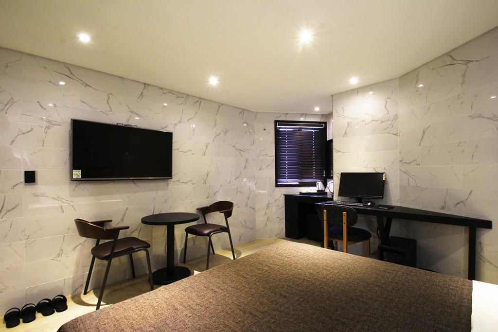 17Th Hotel Yeonje Exteriör bild