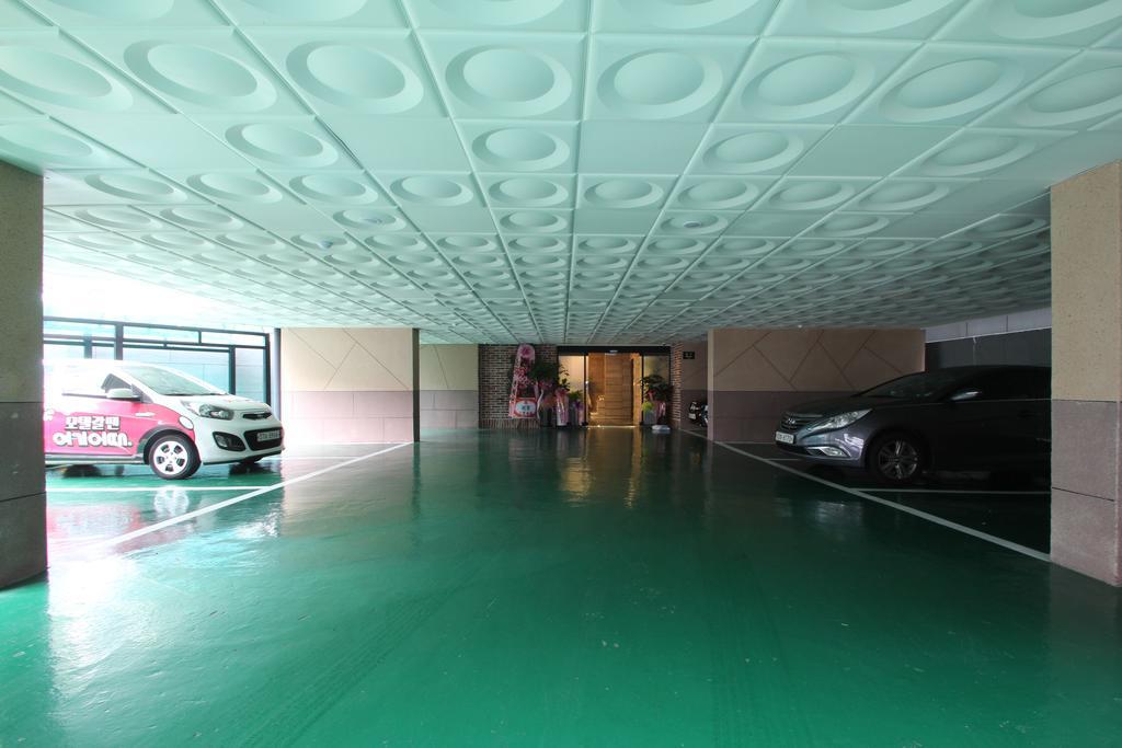 17Th Hotel Yeonje Exteriör bild