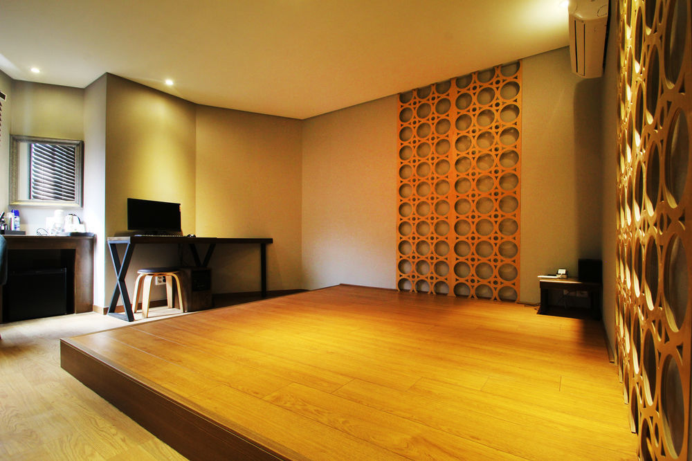 17Th Hotel Yeonje Exteriör bild
